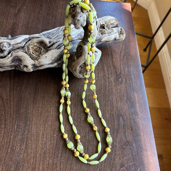 Vintage 70s long beaded necklace gold lime green - Picture 1 of 7